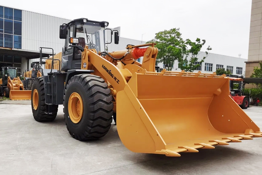 xe lúc lật bánh lốp
