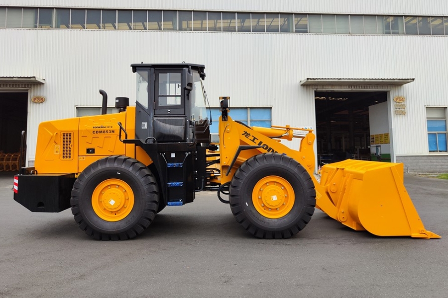 xe xúc lật bánh lốpp